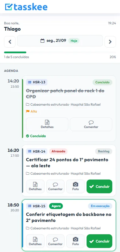 Tela Meu dia da Tasskee no celular, com as atividades da obra em ordem de horário